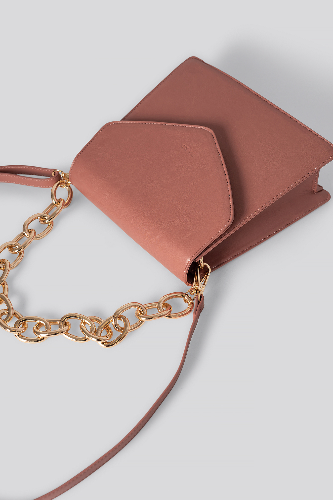 chunky chain strap trapeze bag